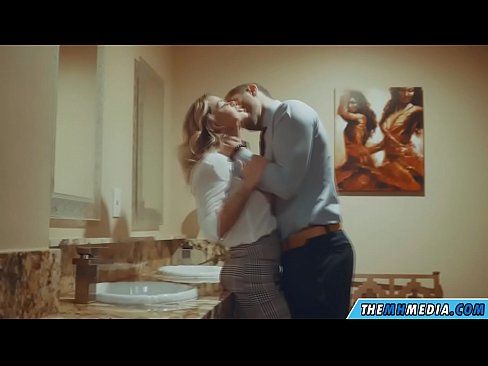 ❤️ Lè yon blond bèl sedui ou nan yon twalèt piblik Porno nan pònografi ht.pornobot.ru ❌️